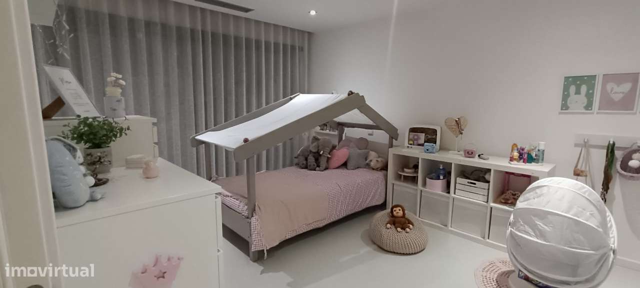 Moradia T5 de Luxo com Piscina e Garagem-27