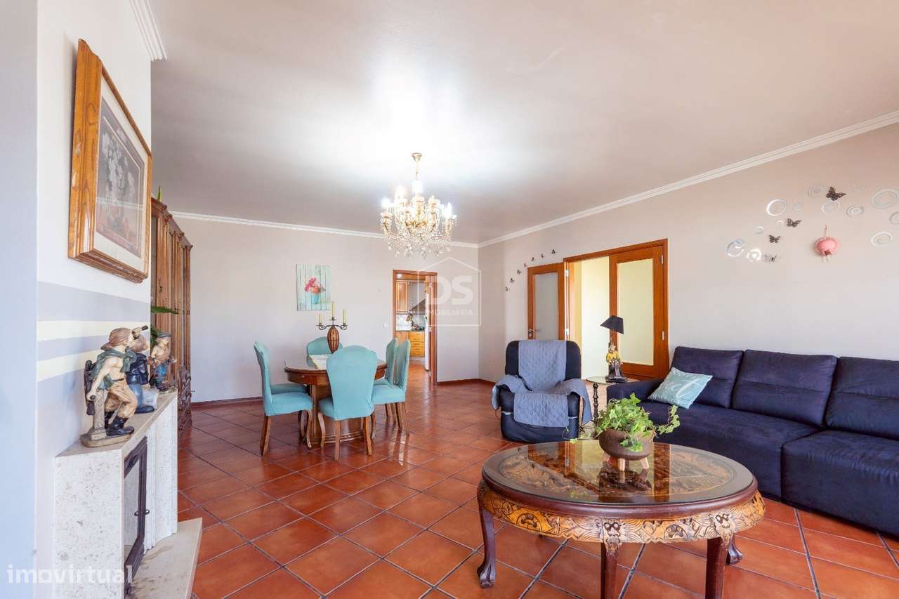 Moradia T5 geminada na Garcia, Marinha Grande-3