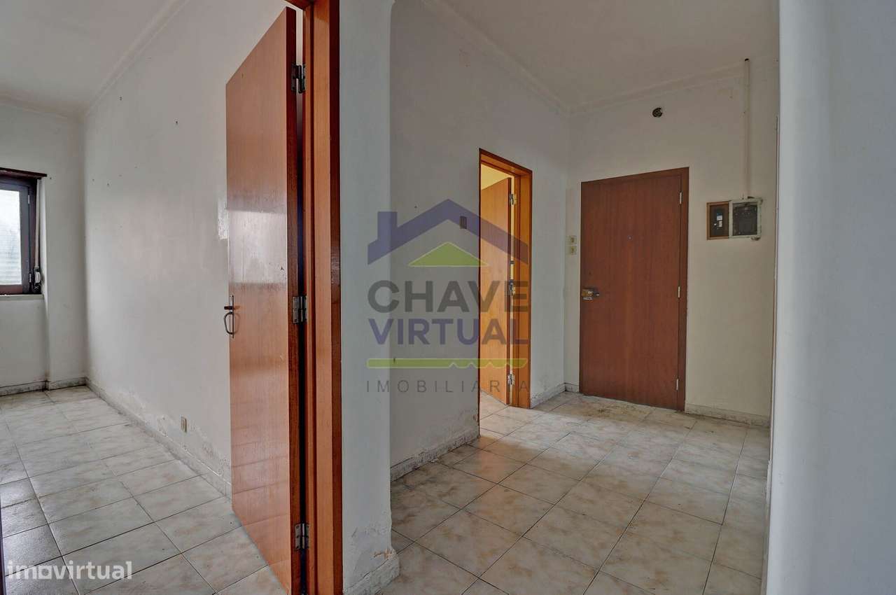 Moradia V4 com Quintal e Sõtão - Centro Bombarral-10