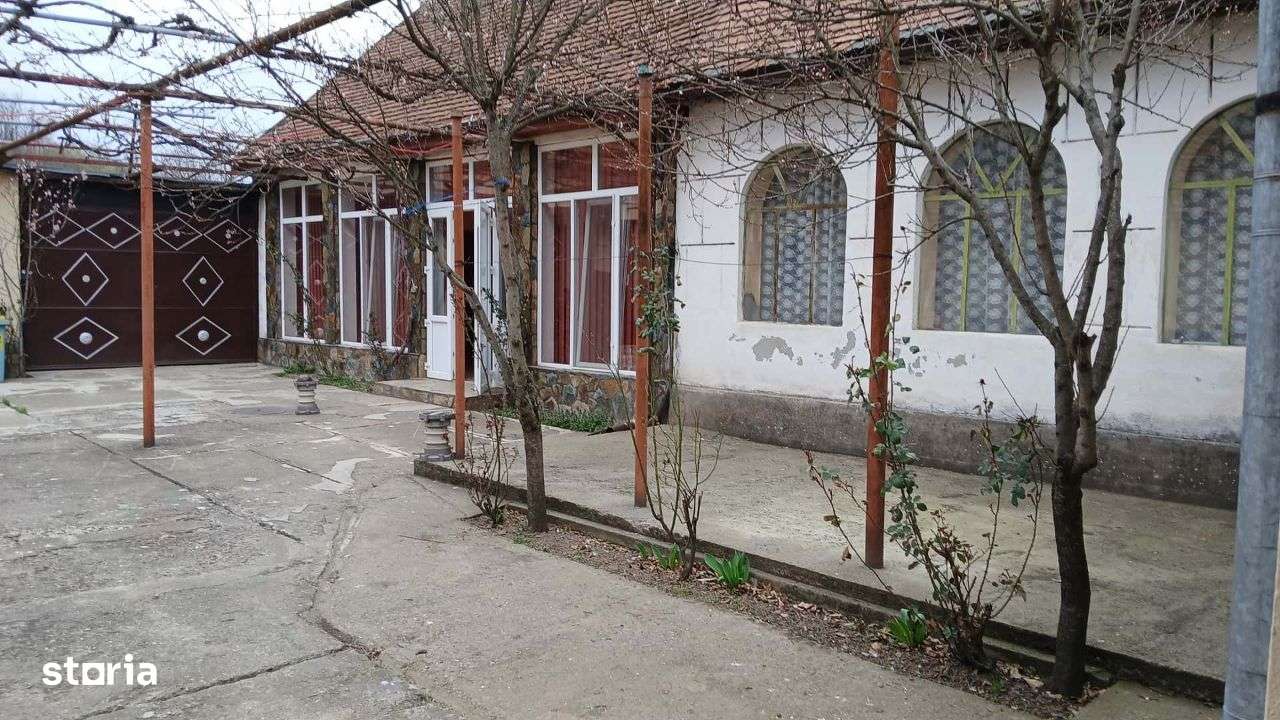 Comision 0 - Casa cu 2 corpuri in Paltinis-6