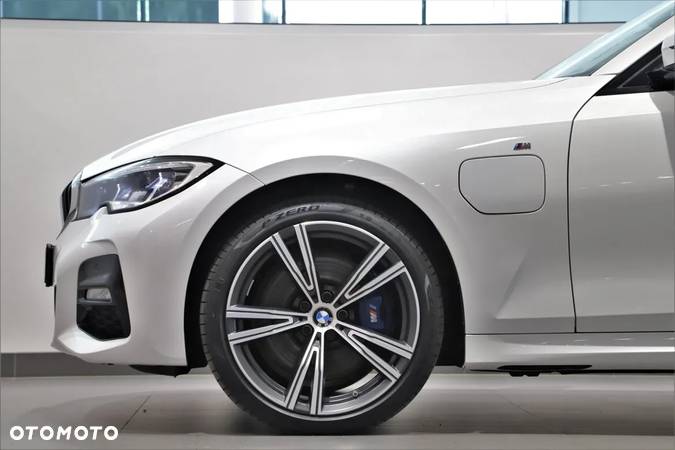 BMW Seria 3 330e M Sport sport - 3