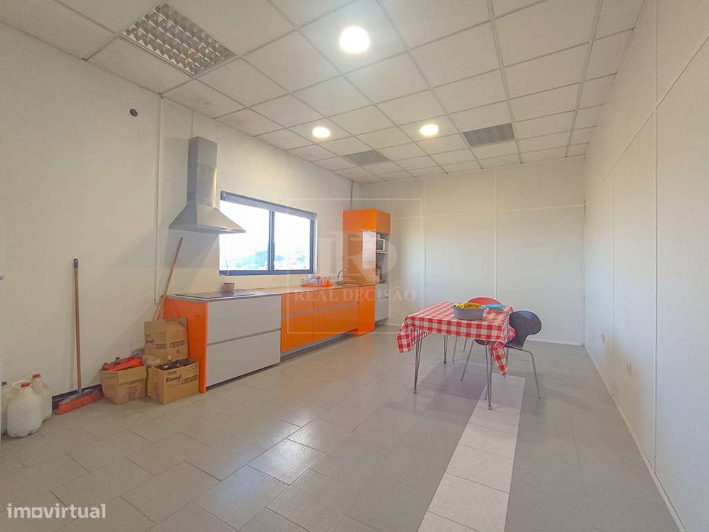 Armazém em Roriz, Santo Tirso-14