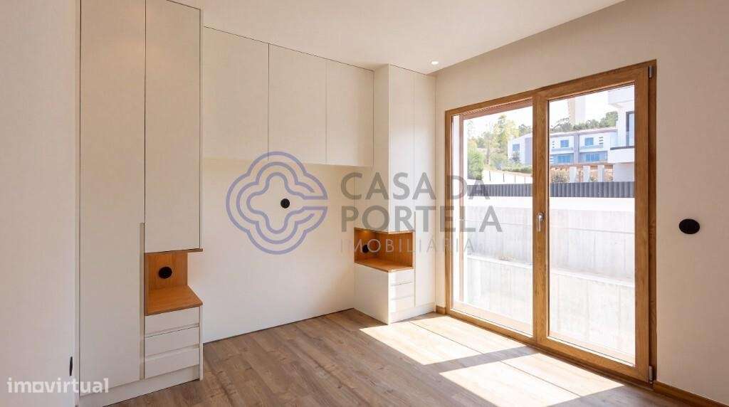 Moradia T4 com3 suites isolada-35