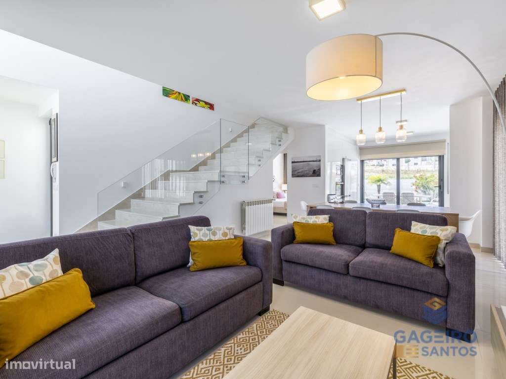 Moderna moradia T3 com piscina privativa-10