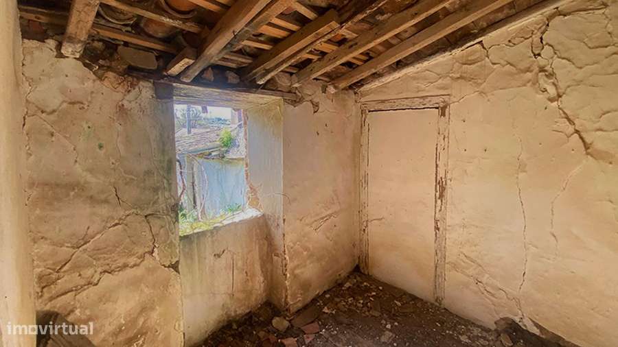 Moradia, logradouro, anexo, para recuperar, aldeia Famões, Bombarral-9