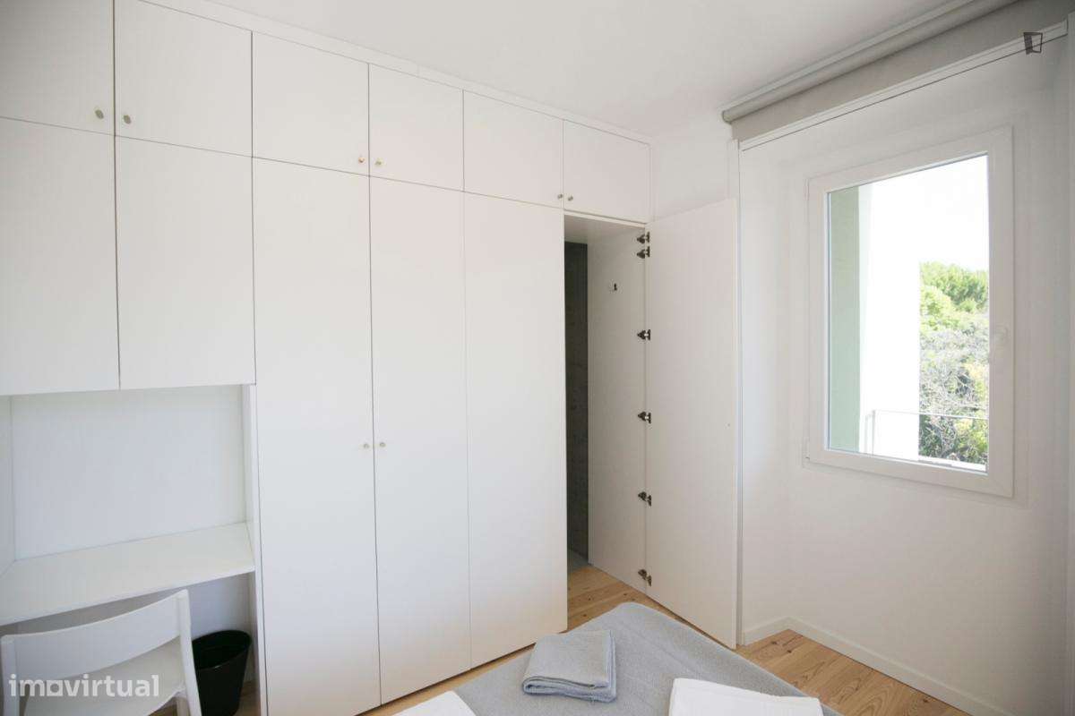 Quarto - localizado em Carcavelos Lisbon - Grande imagem: 4/50