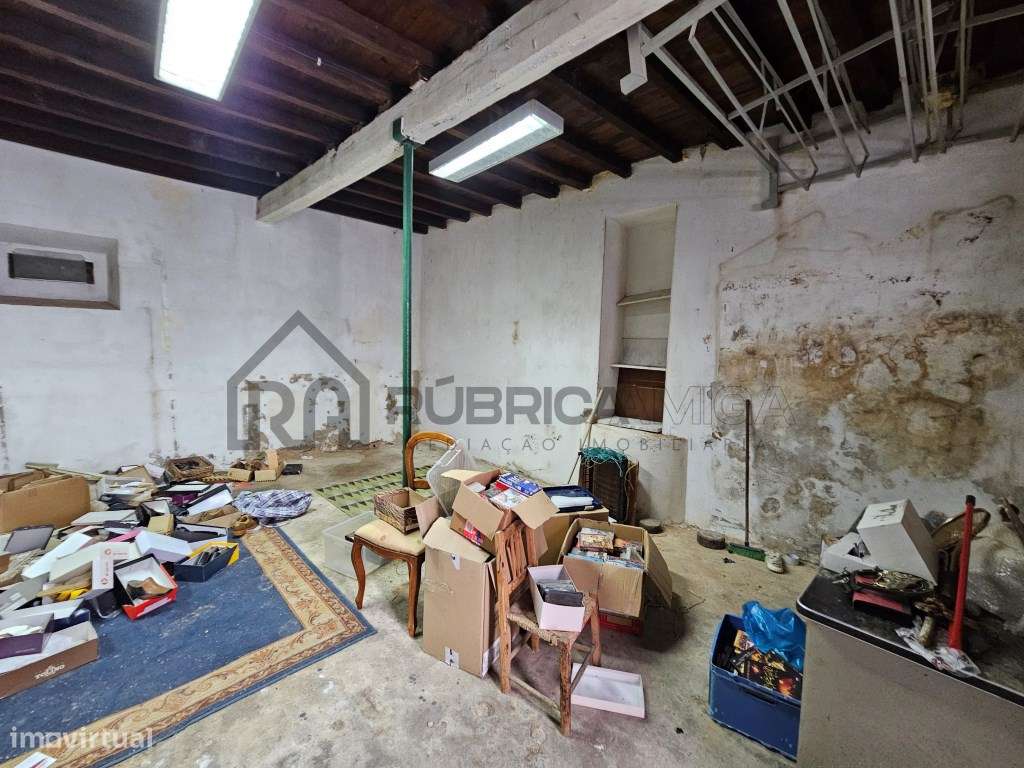Moradia no centro histórico de Loulé com 2 pisos , armazém e casa - Grande imagem: 4/23
