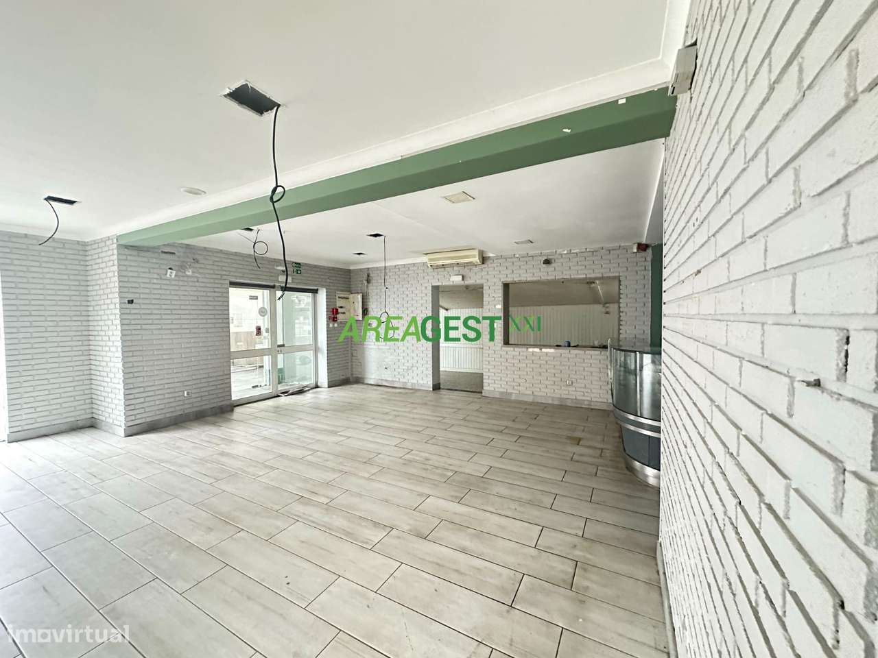 Prédio em propriedade total em Charneca de Caparica-12