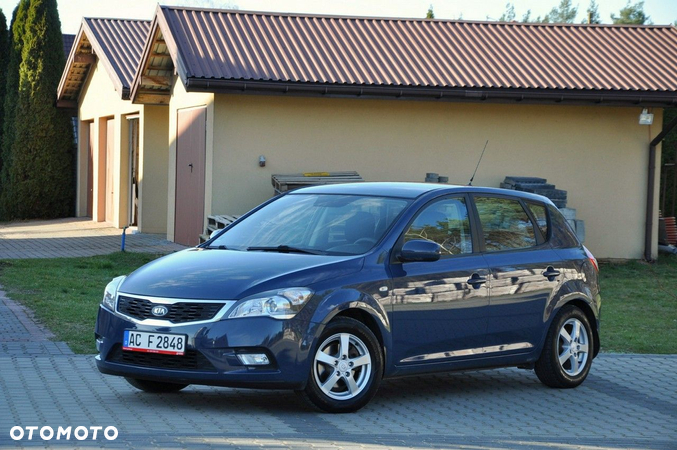 Kia Ceed - 10