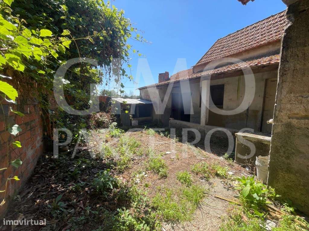 Moradia T4 para Remodelar em Oliveirinha + Terreno a poucos minutos...-3