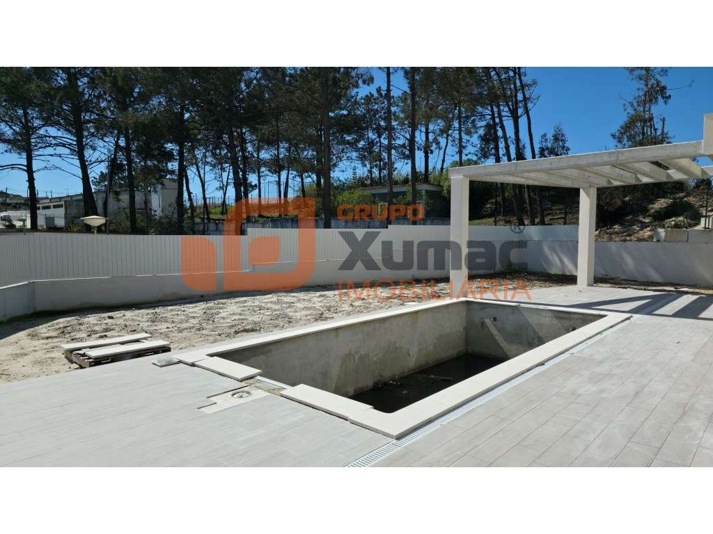 Moradia T4 Contemporânea c/ Piscina-38
