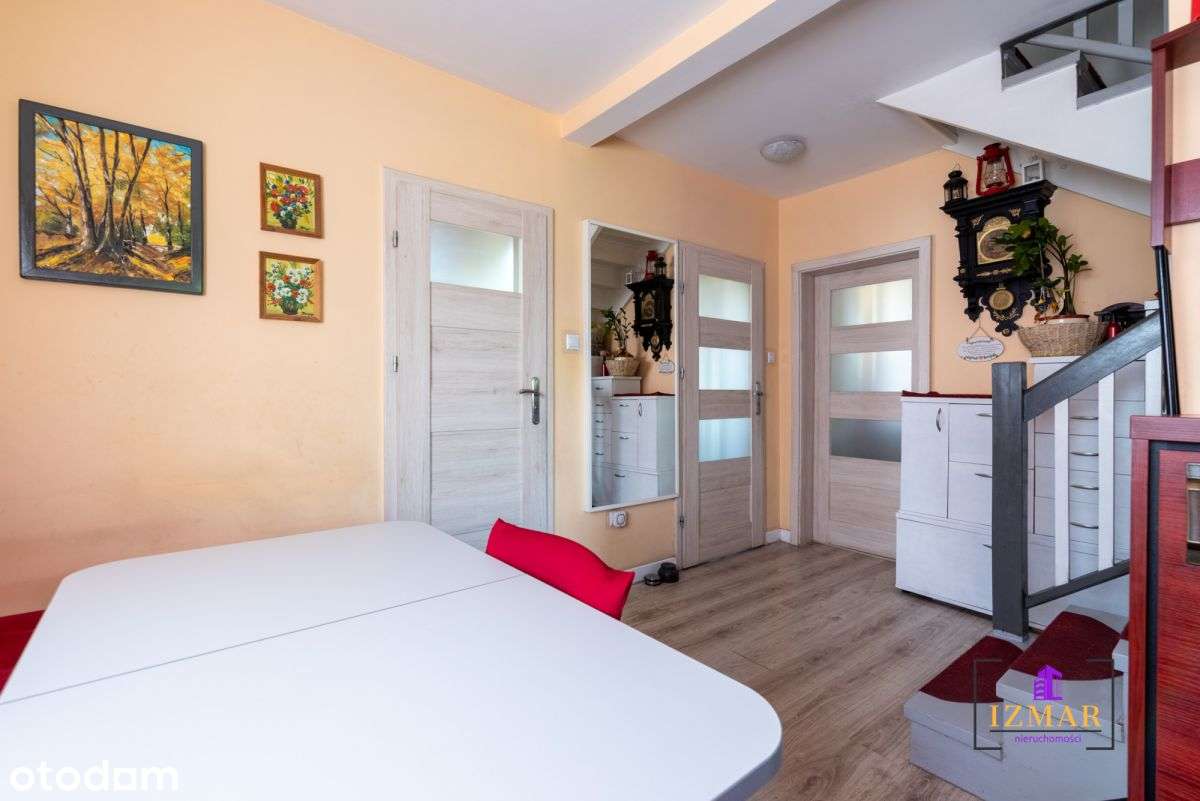 Funkcjonalny dom z 2 garażami i ogrodem-8