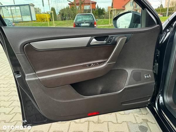 Volkswagen Passat 2.0 TDI Highline - 25