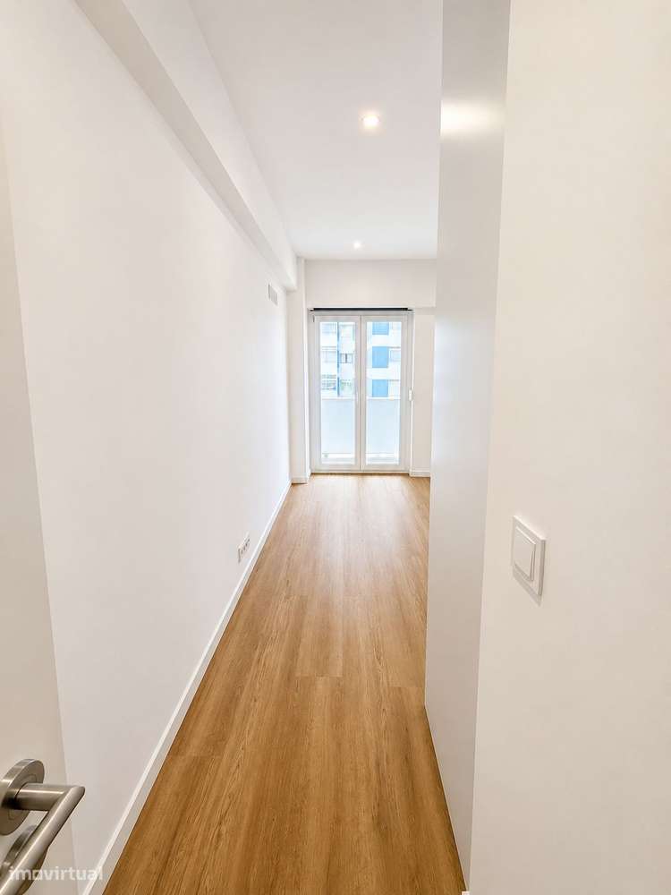 Apartamento T3 totalmente remodelado em Carnaxide-9