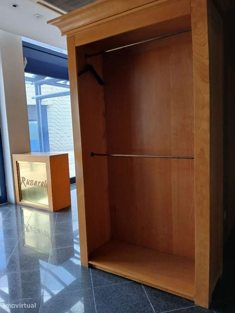 Loja junto ao metro da Praça da Galiza-Porto-7