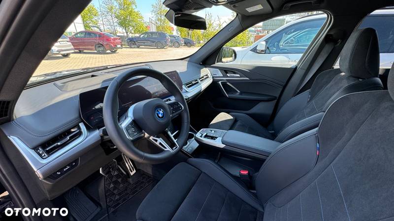 BMW iX1 xDrive30 M Sport - 14