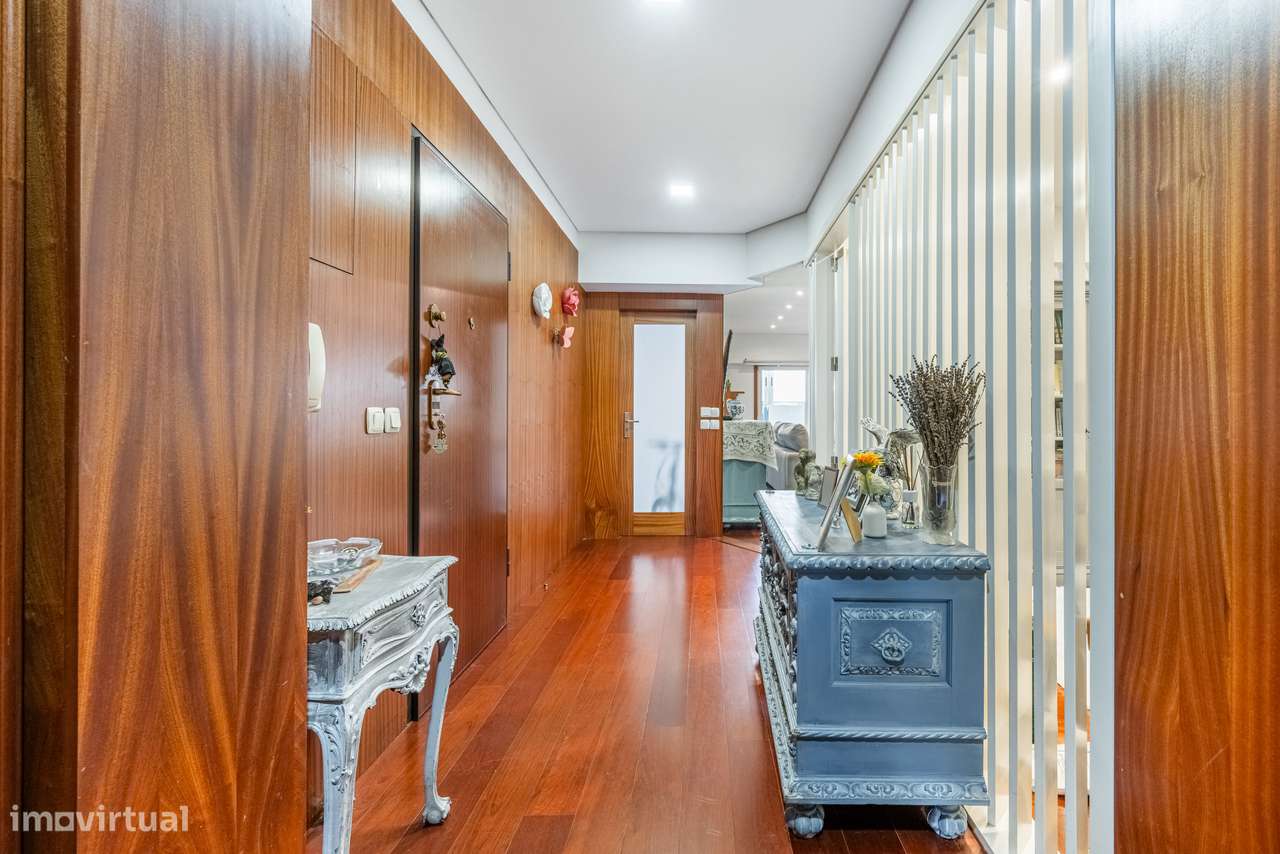 Apartamento T2+2 em plena Avenida da Liberdade-22