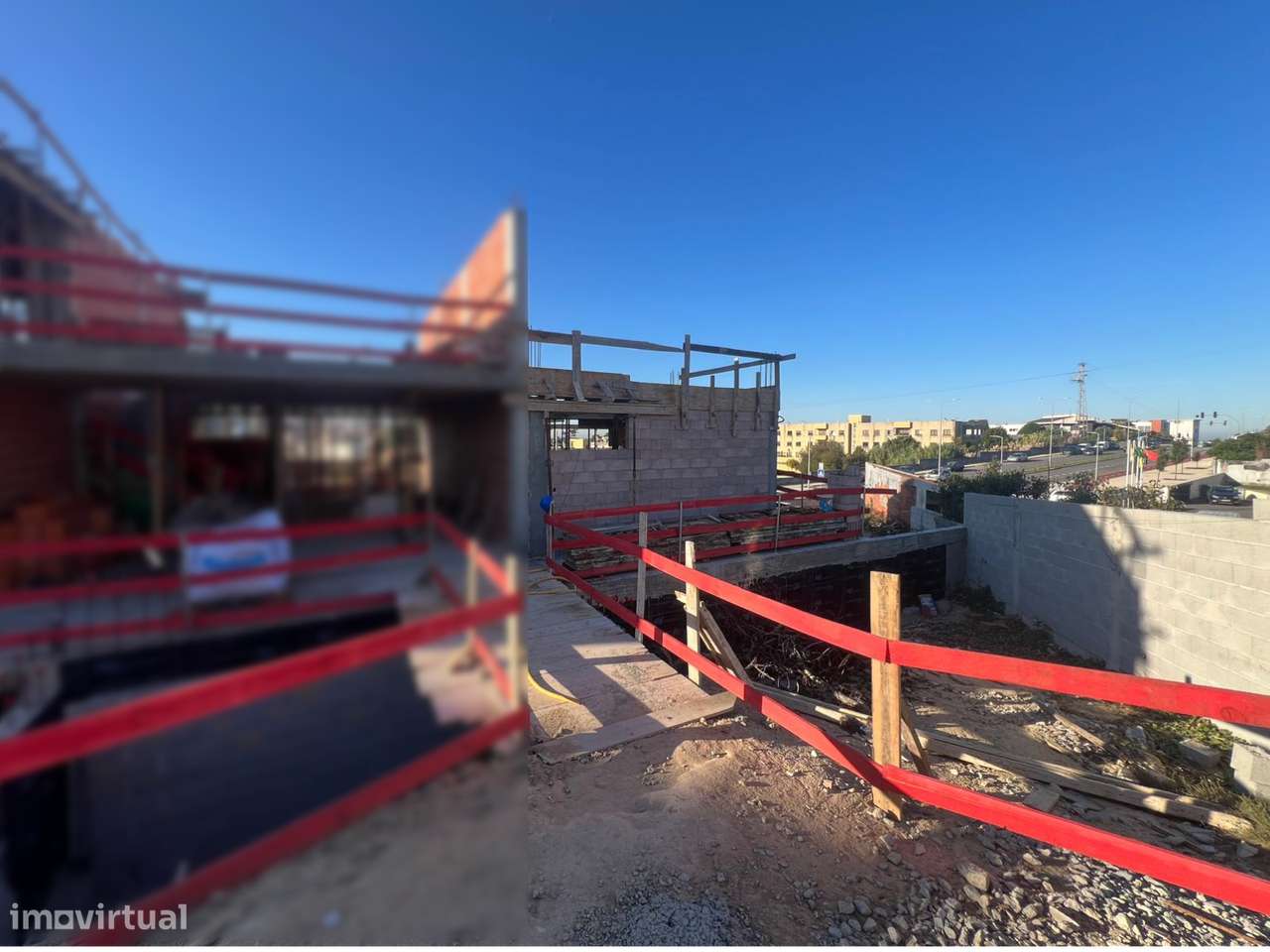 Moradia independente T5 – À praia da Madalena-5