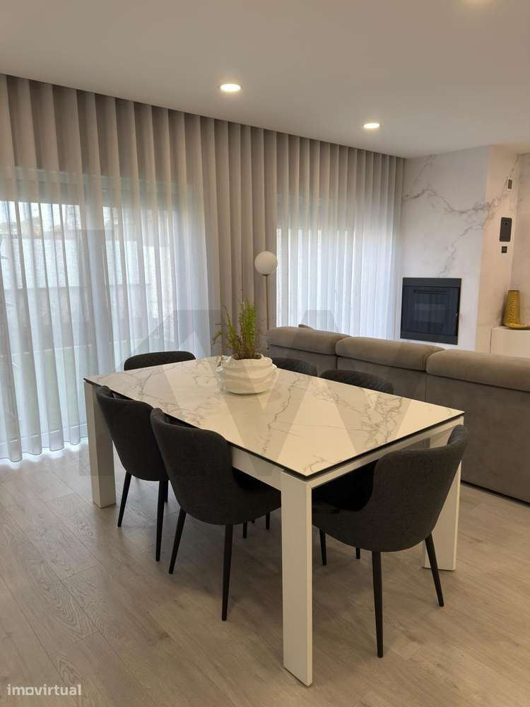 EXCELENTE APARTAMENTO T3 , COM TERRAÇO, PARA VENDER EM SANTIAGO-12