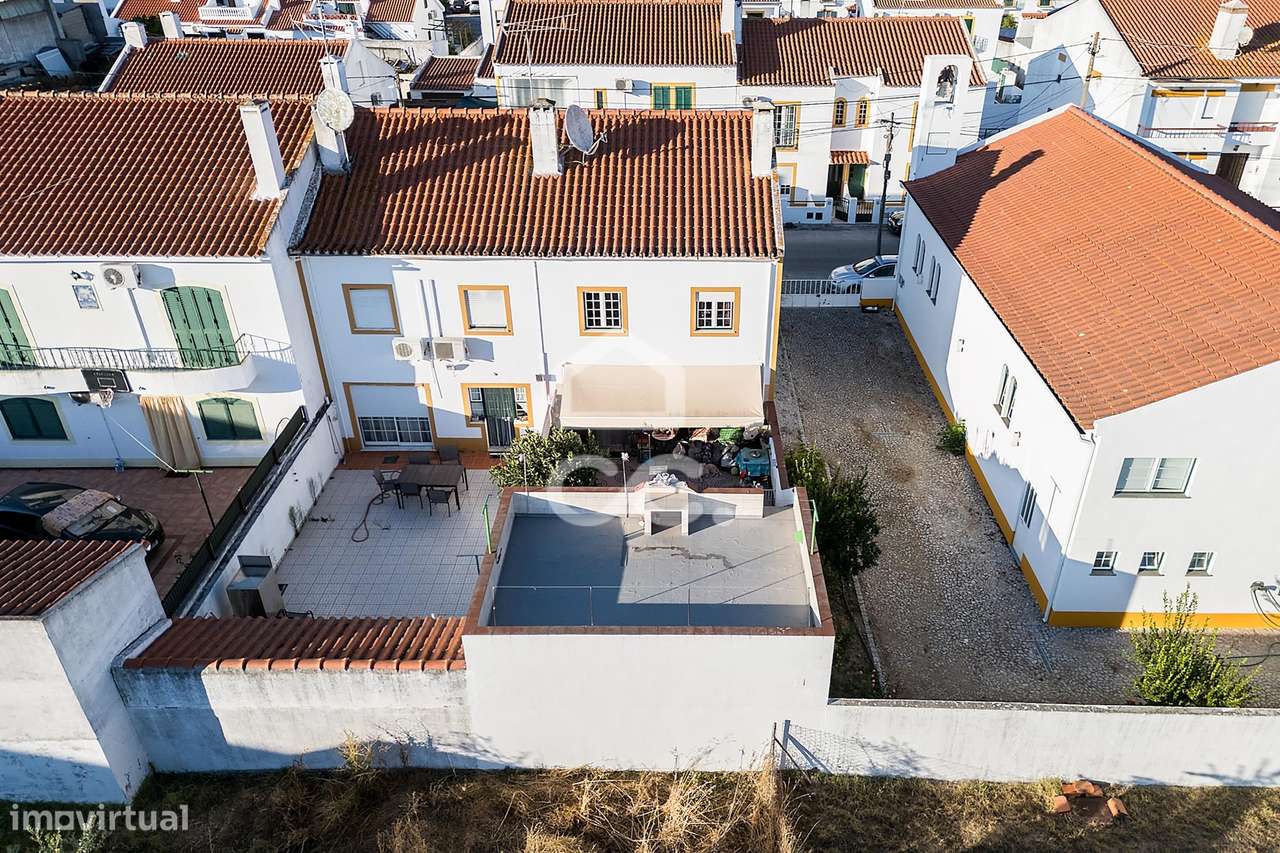 Moradia T3 c/ Garagem, Quintal e Terraço no Bairro da Casinha, em Évor-35