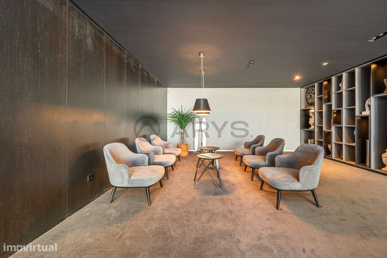 Escritório com armazém/pavilhão - Grande imagem: 4/13