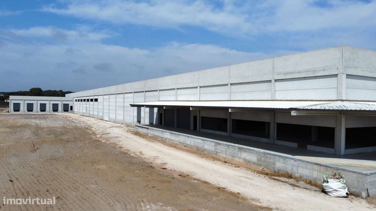 Armazém sito em Brejenjas - Torres Vedras - Grande imagem: 5/30