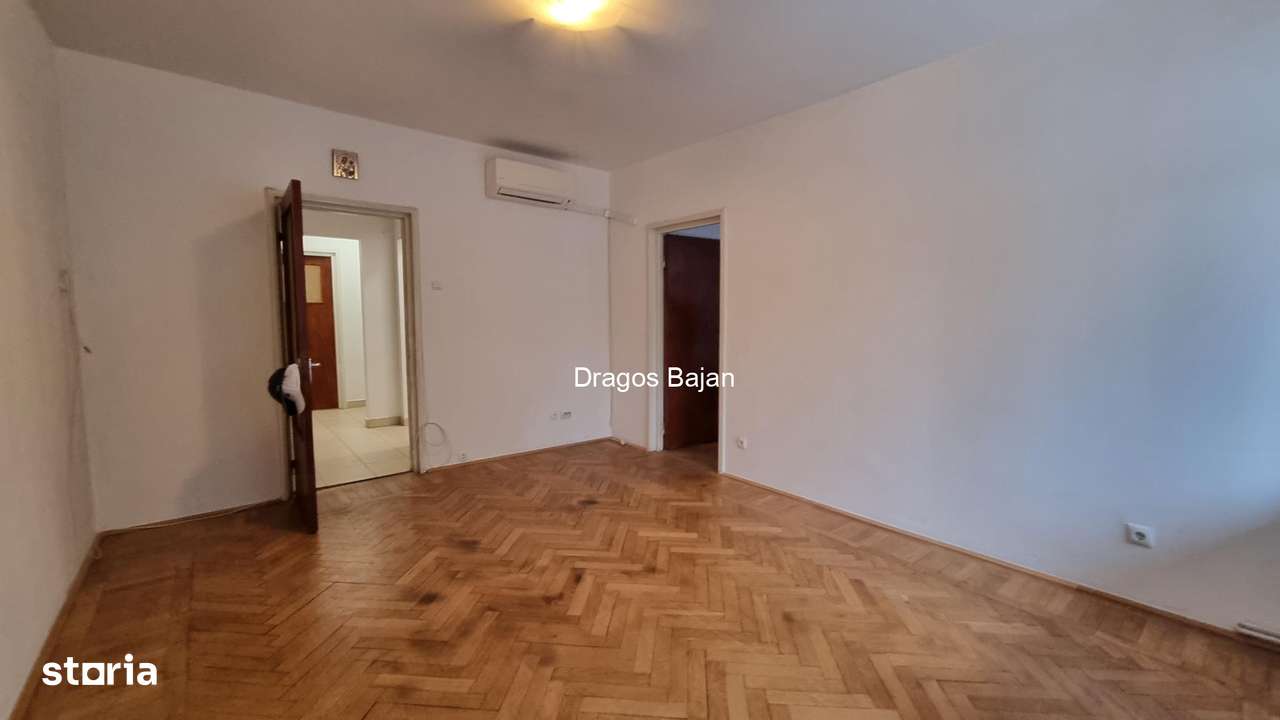 1970 // Parcare // 3 camere-3