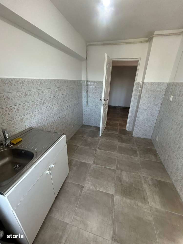 De vanzare 3 camere cu balcon, zona Pietonal, renovat complet, 65.000€ - Imagine principală: 3/8