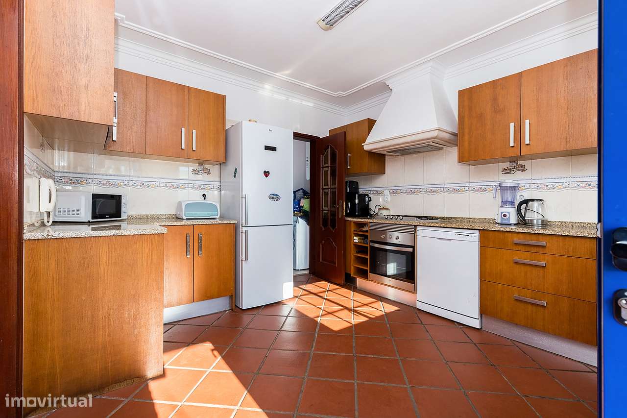Moradia Isolada T4+2 com 245 m2 em Lote com 961 m2 na Aldeia de Nora,-10