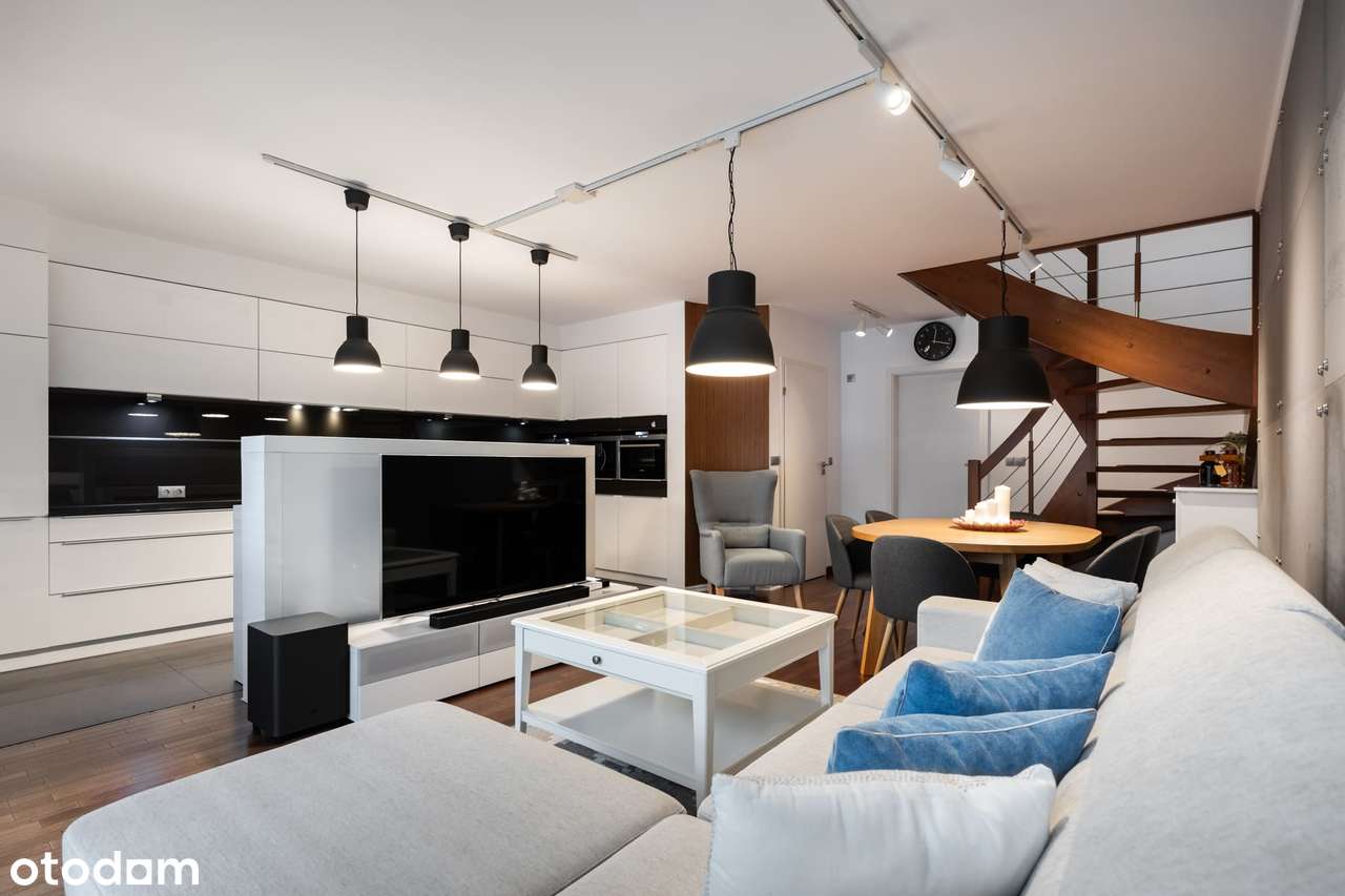 Dom w zabudowie bliźniaczej z basenem.-2