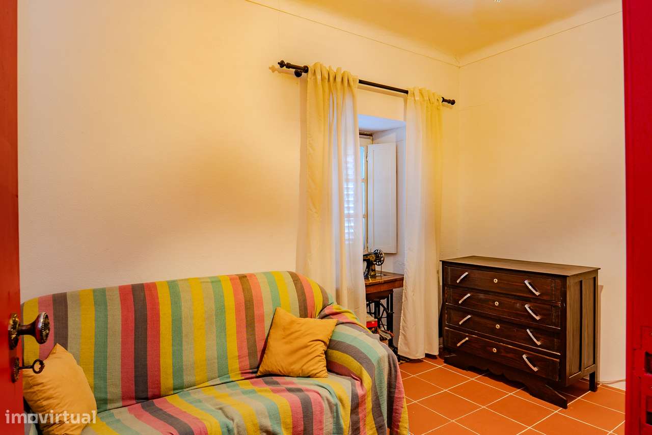 CASA COM QUINTAL | PARA VENDA | FALCOEIRAS-18