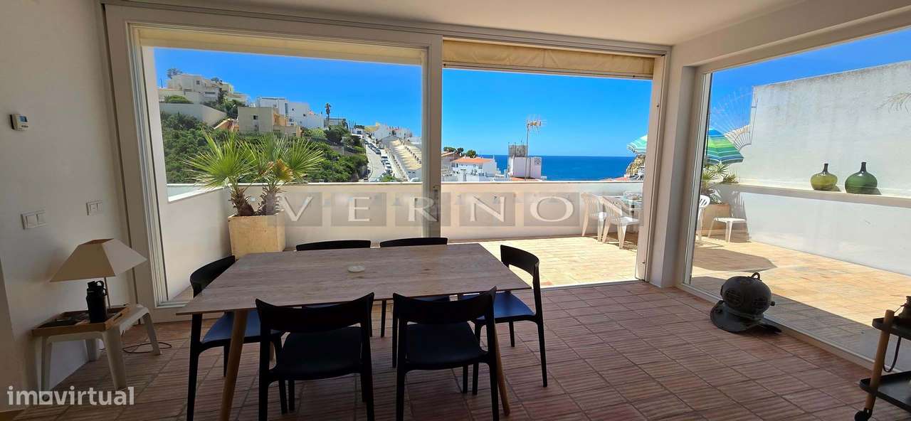 Moradia Moderna Renovada com Vista Mar e Rooftop no Centro de Carvoeir-14
