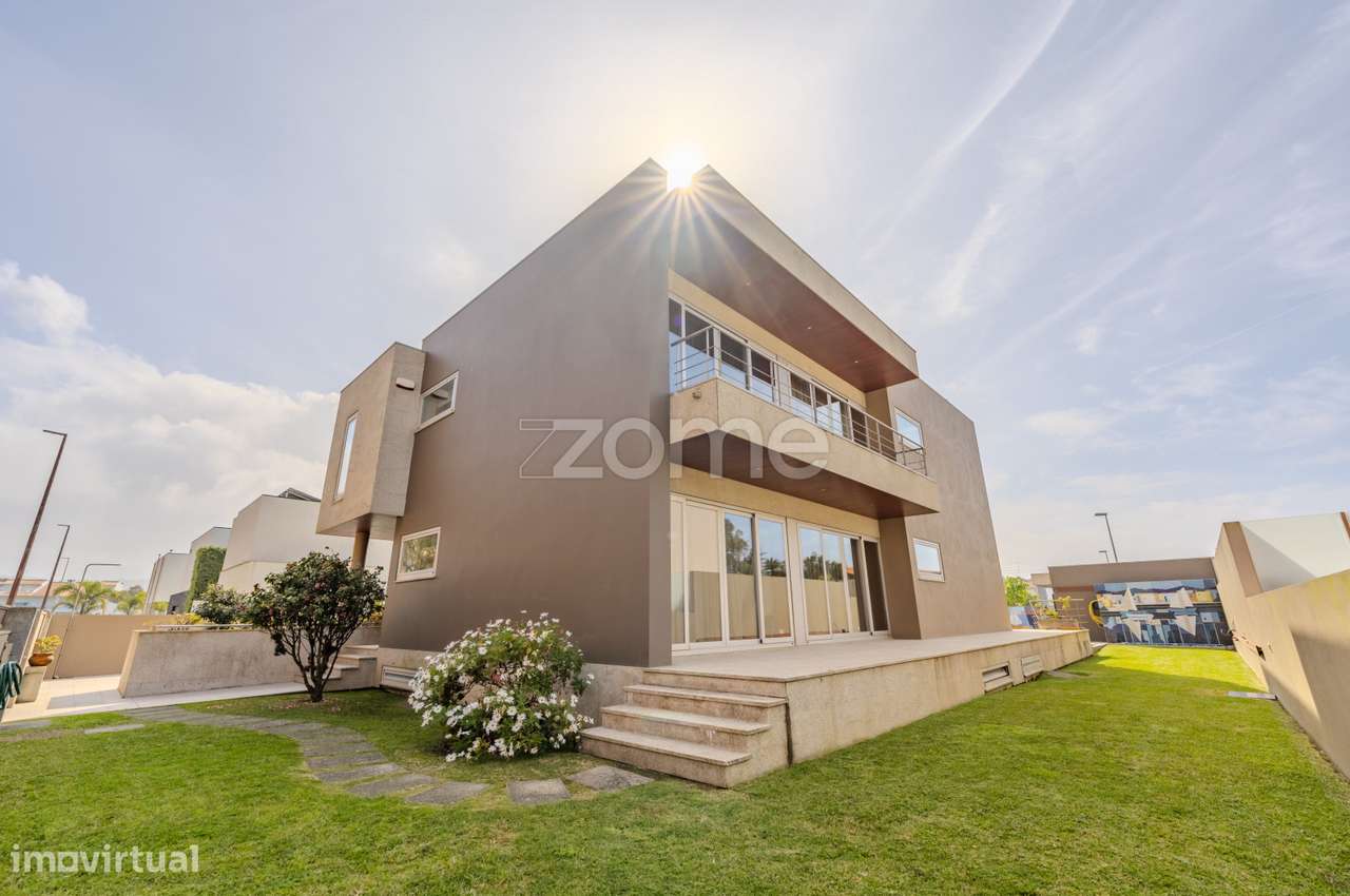 Moradia T5 com Piscina, 4 Suites e Garagem para 4 Carros em Esposende-21