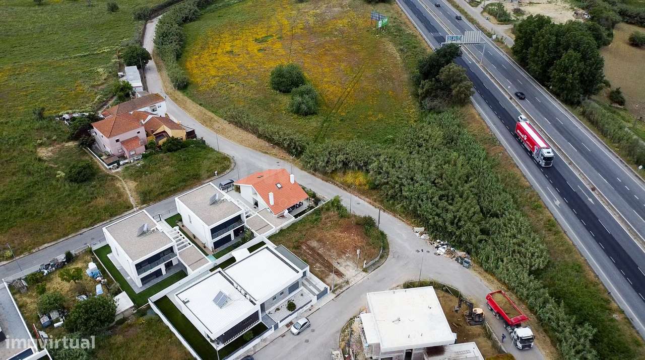 Terreno de Gaveto na Caparica | Oportunidade Exclusiva-6