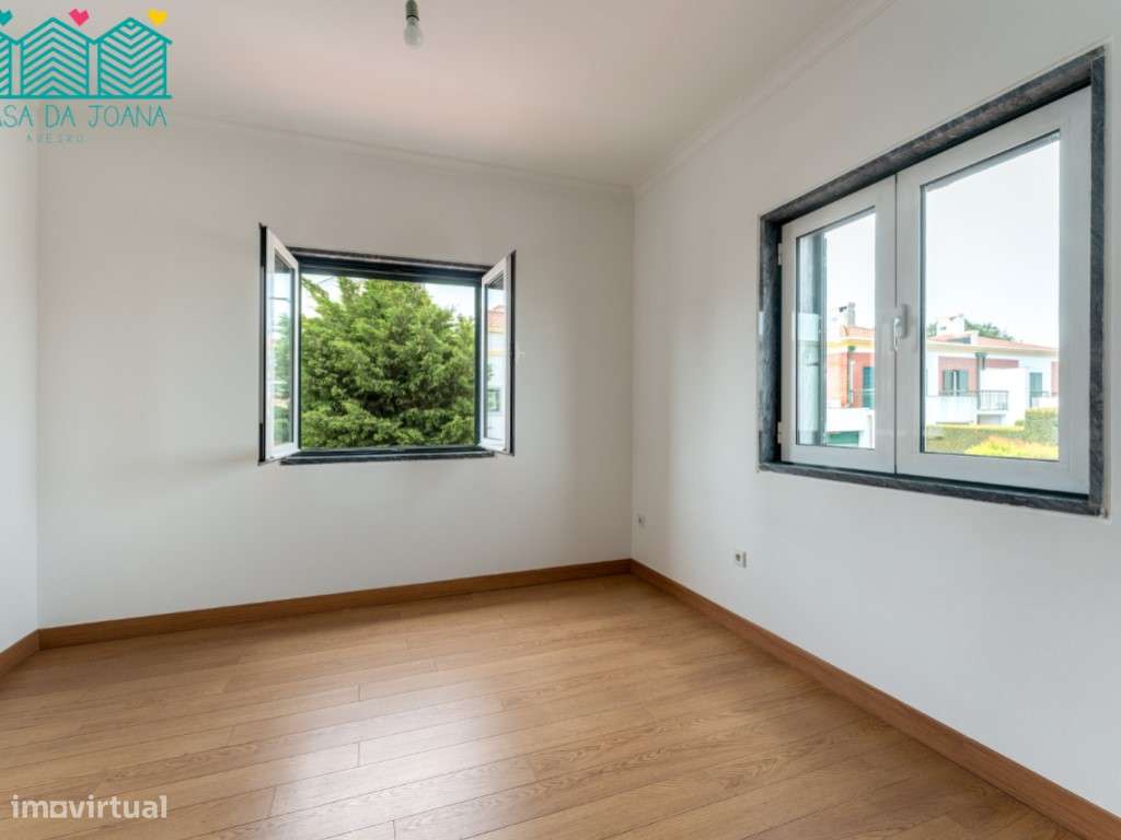Moradia T5 com Jardim e Garagem em Oeiras-28