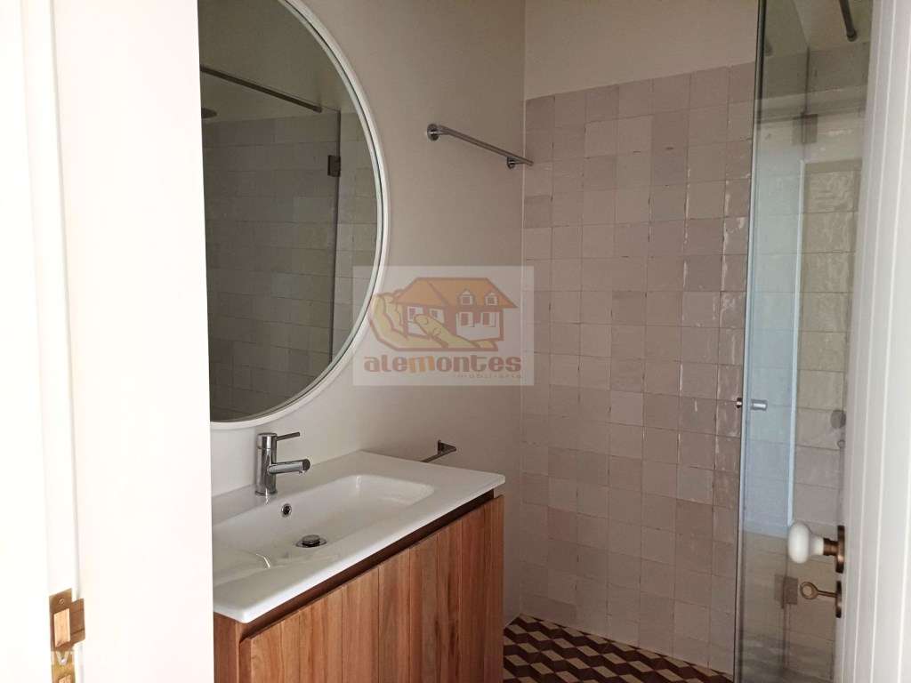 Moradia renovada - centro-6