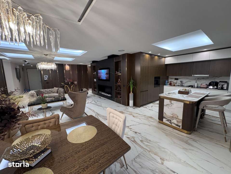 Penthouse futurist situat in Mamaia Nord-1