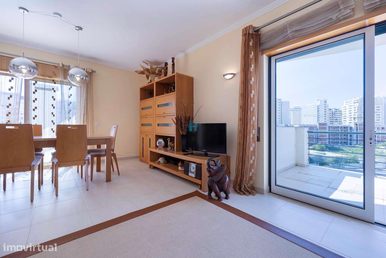 Vende-se Penthouse T3 na Praia da Rocha – localização privilegiada-22