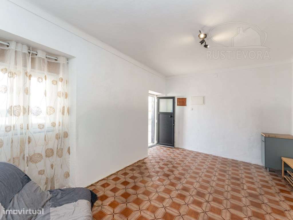 Moradia T2 em Cabeção com terraço-5