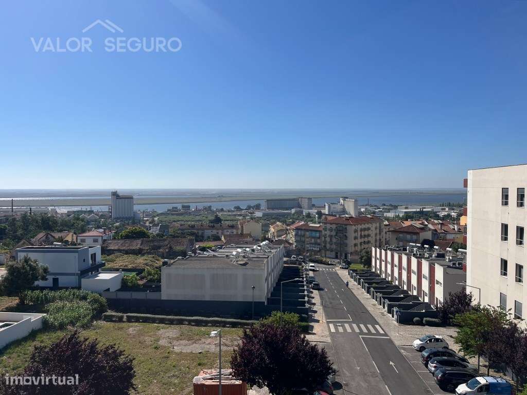 Apartamento T3 novo com garagem 2 viaturas no Sobralinho-30