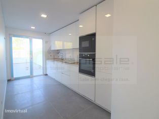 T2 com Terraço e Excelentes Acabamentos Perto da Praia de Carcavelos - Grande imagem: 3/21