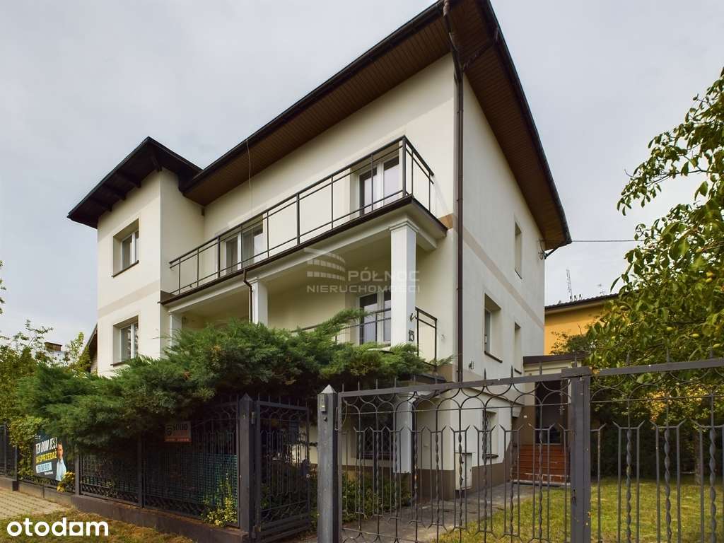 Unikalny, Duży Dom w Bliskiej Odległości od PKP-1