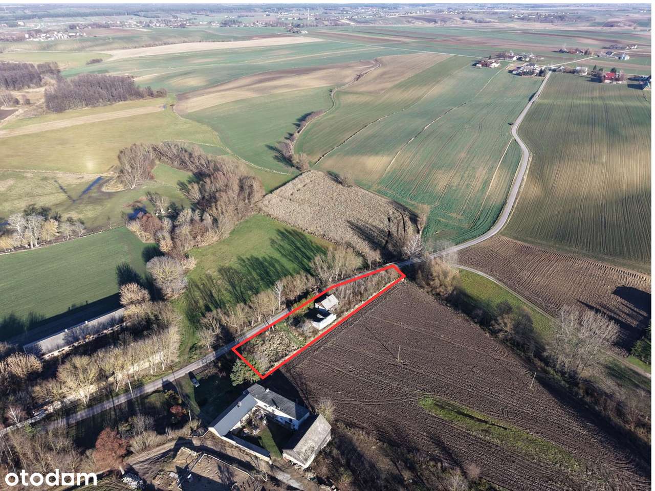 Działka z domem i zabudowaniami 5 km od Ćmielowa