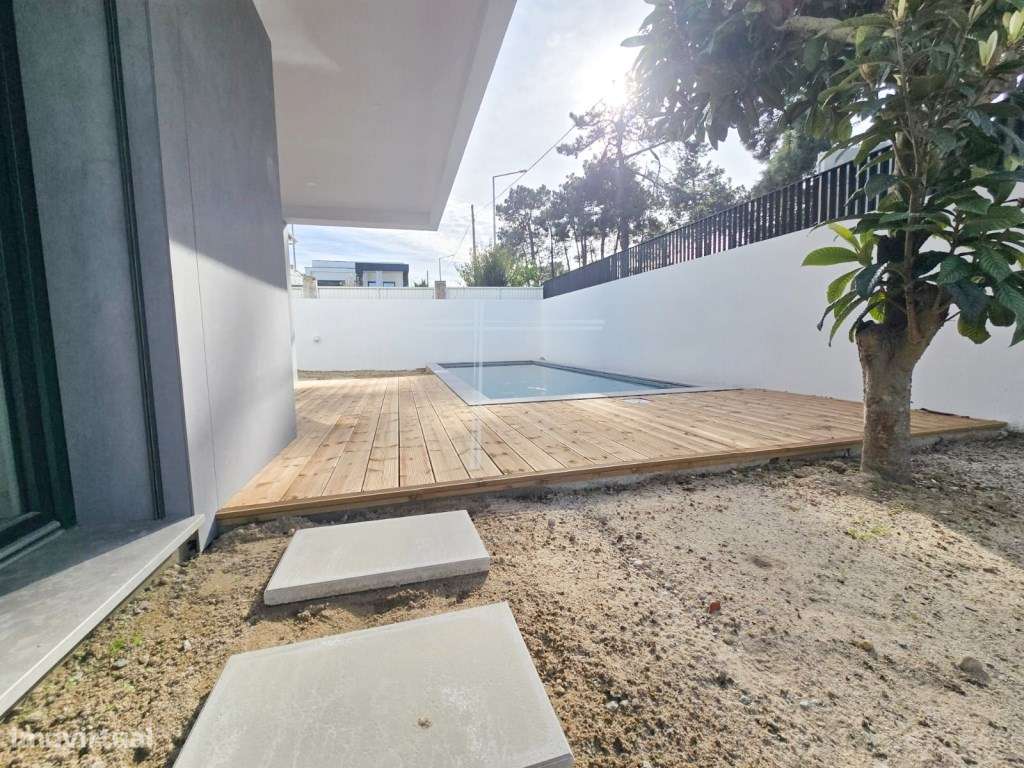 Moradia Isolada com piscina e garagem - Aroeira-31