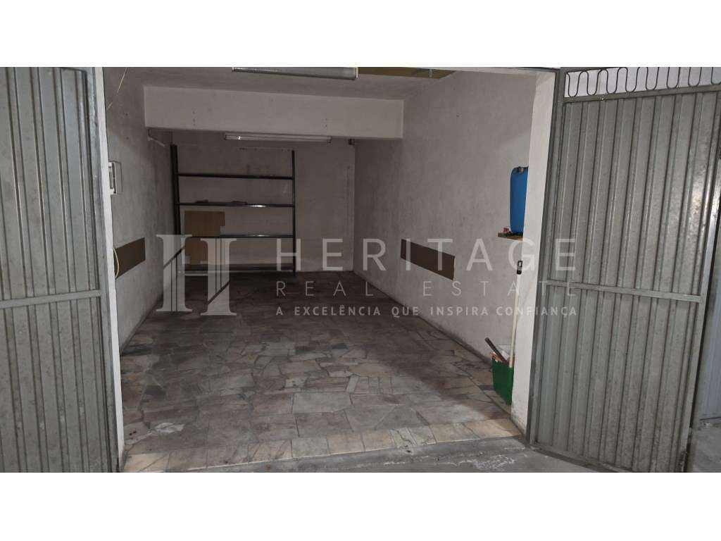 Garagem Box de 18 m² à Venda no Barreiro | Excelente Localização e ...-6