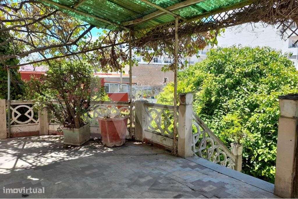 Moradia Centenária / 1200m2 Urbano com PIP Aprovado para Construção - Grande imagem: 4/30