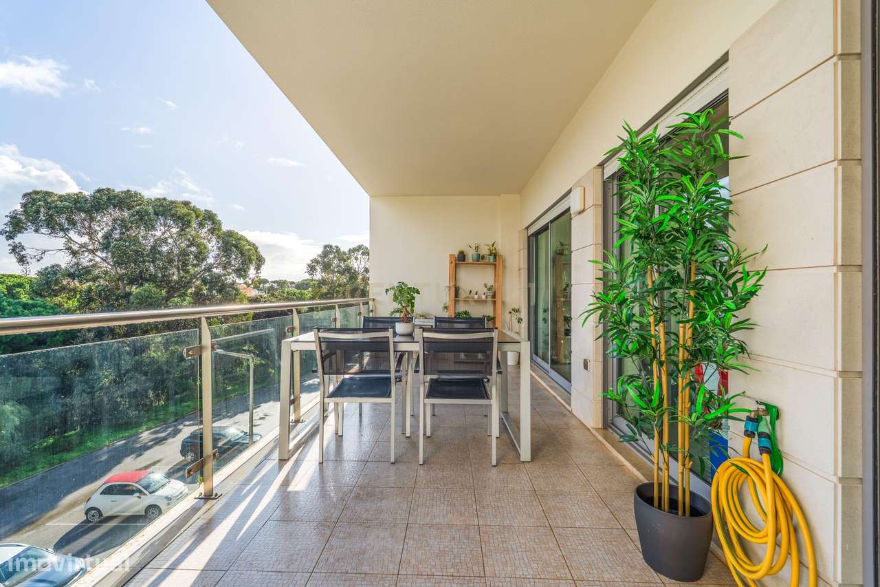 Excelente apartamento T2 com varanda ampla, piscina e campo de ténis.-18