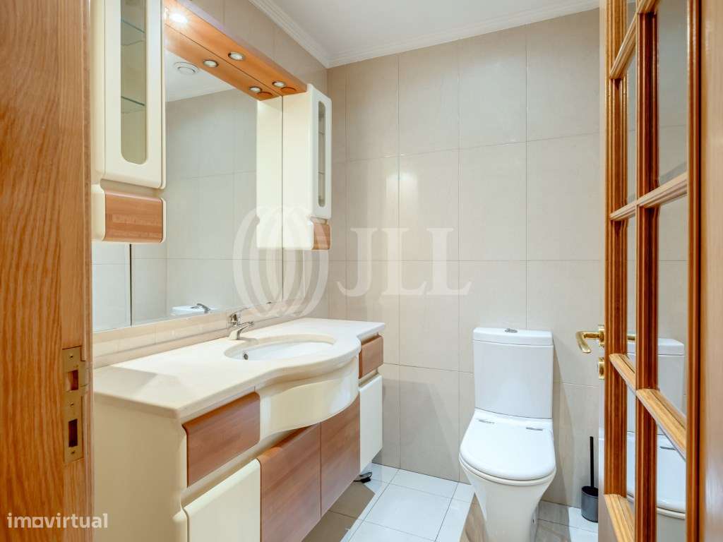 Apartamento T4, com terraço e estacionamento, em Lisboa-23