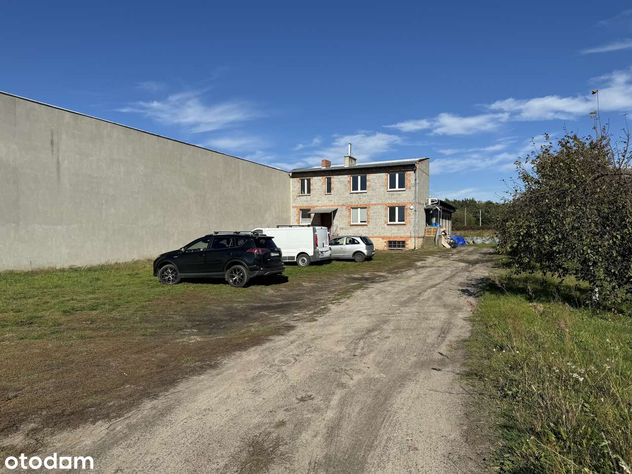 Barnów - hala magazynowo-produkcyjna plus biuro i duży teren-12