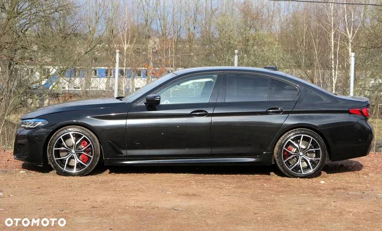 BMW Seria 5 M550i xDrive - 2